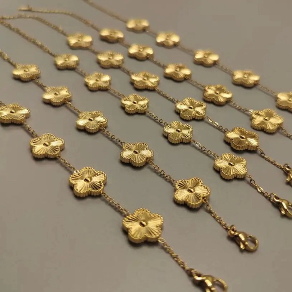 LALA JEWELRY Flower Bracelet - Picture 2 of 2